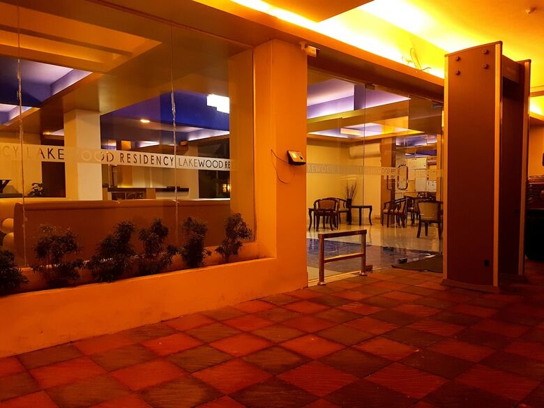 Hotel Lake Wood Residency