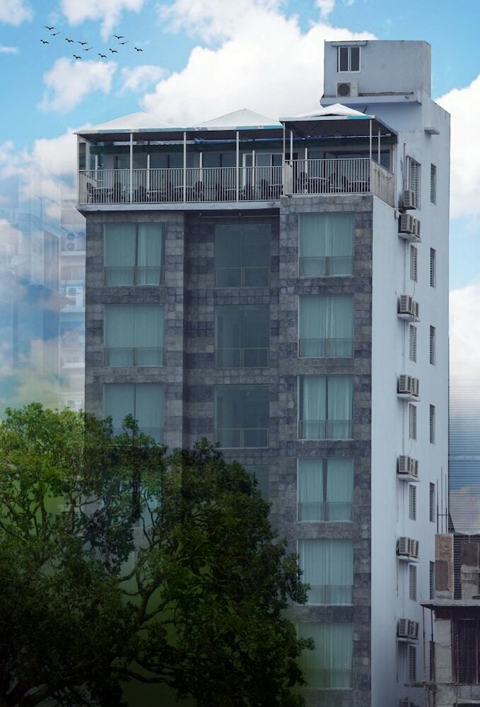 Hotel Lake Wood Residency