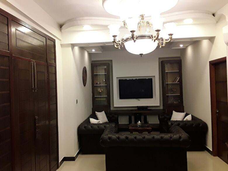 Hotel Luxes Inn