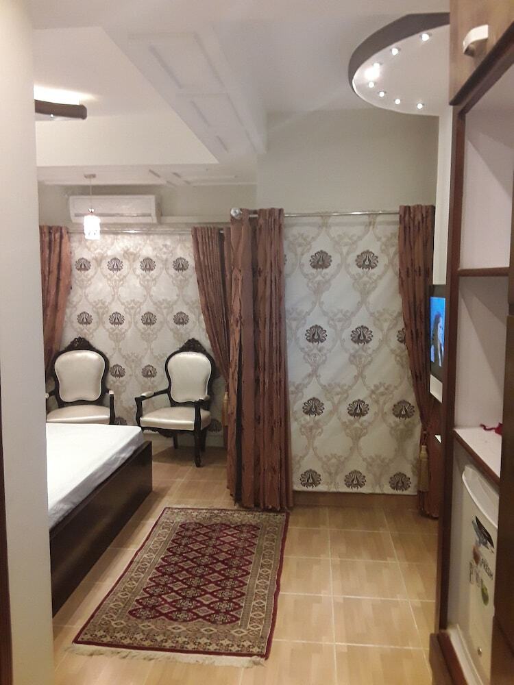 Hotel Luxes Inn