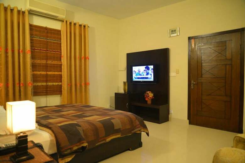 Hotel Larish Residency