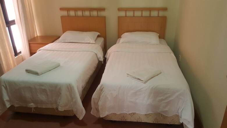 Ideal Holiday Apartment Marina Court
