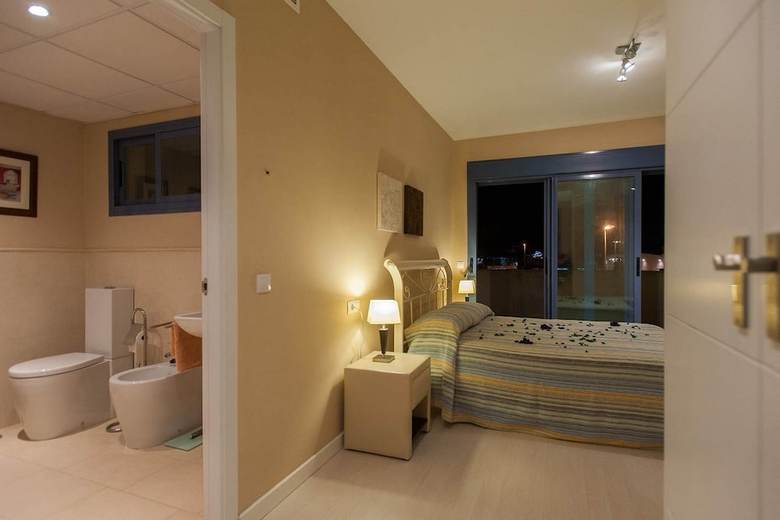 Apartamentos Livingtarifa - Techos Azules