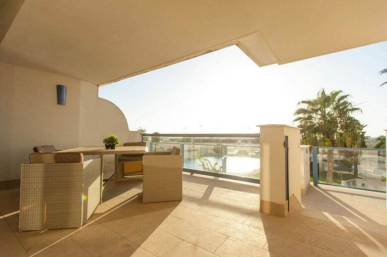 Apartamentos Livingtarifa - Techos Azules