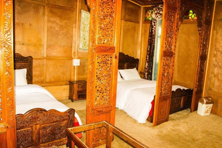 Shabnam Group Of Houseboats