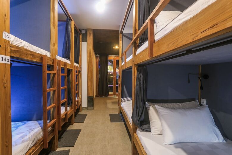 Hostal Green Hill Bed Station