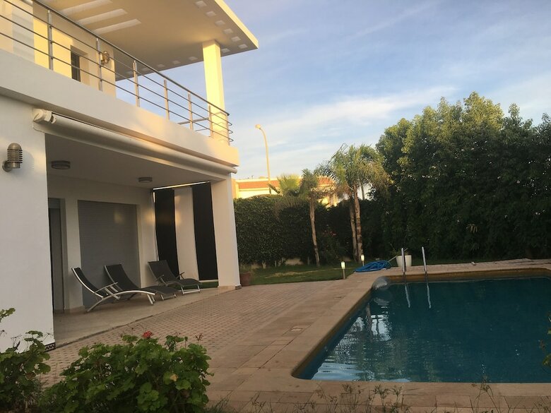 Luxurious 5 Bedrooms Villa Ref Hi51053