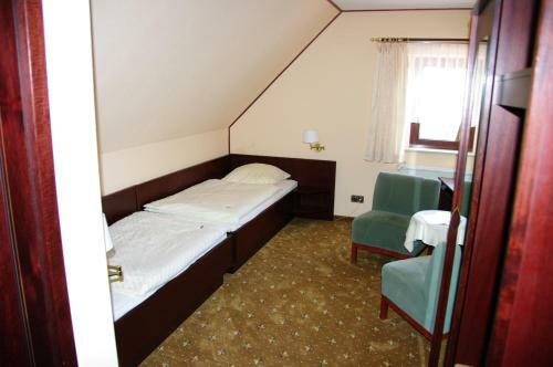 Landhotel Goldener L�we Mit Pension Am Taurastein