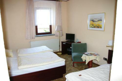 Landhotel Goldener L�we Mit Pension Am Taurastein