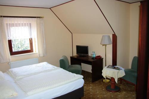 Landhotel Goldener L�we Mit Pension Am Taurastein