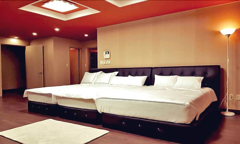 Hotel White View
