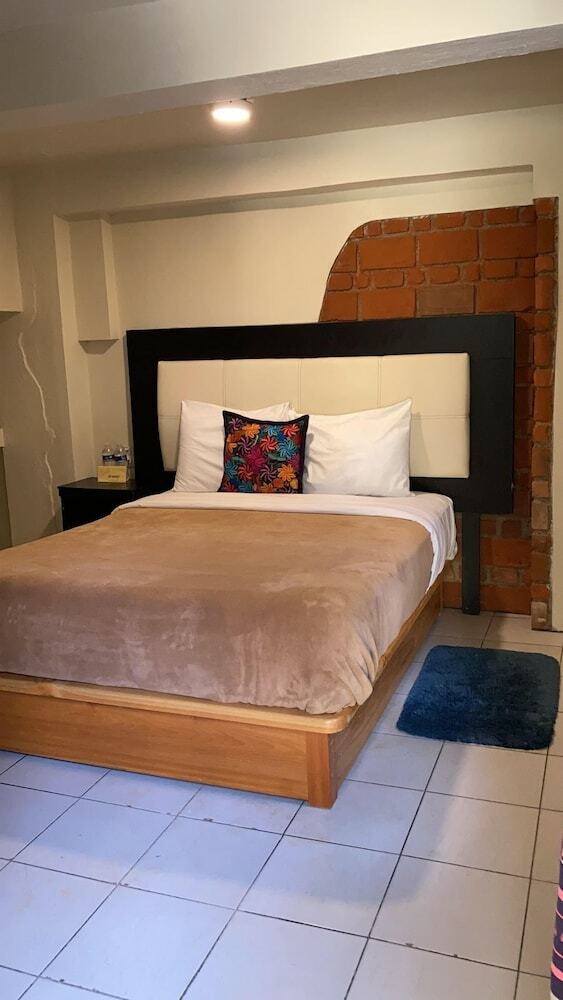 Los Altos Hotel