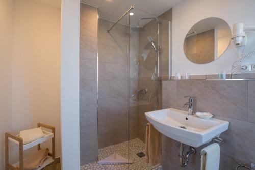 Hostal Pension Seem�we