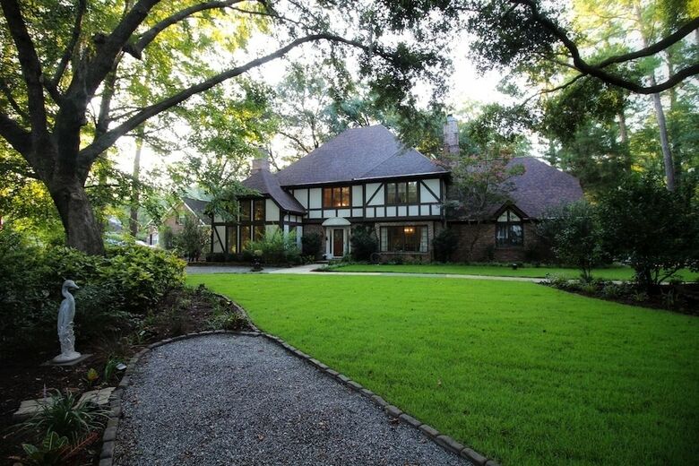 Bed & Breakfast Tudor Oaks Inn