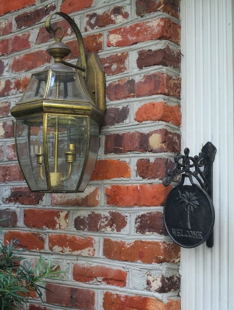 Bed & Breakfast Tudor Oaks Inn