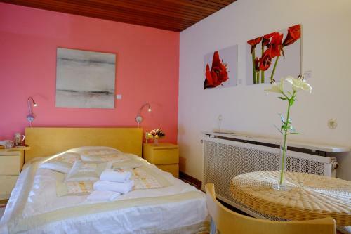 Hostal Rheinriver Guesthouse - Art Hotel