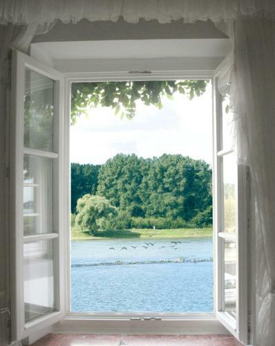 Hostal Rheinriver Guesthouse - Art Hotel