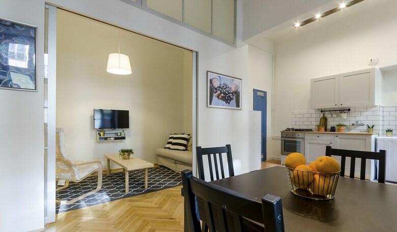 Chic Tarragon Apartments