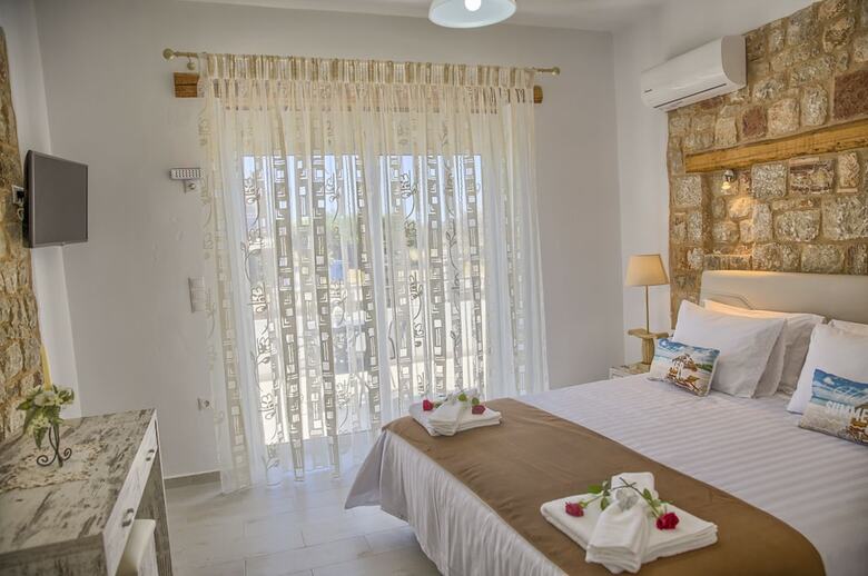 Haraki Stone Apartments