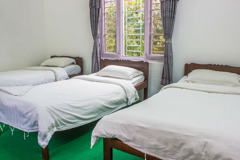Hotel Giri Guest House