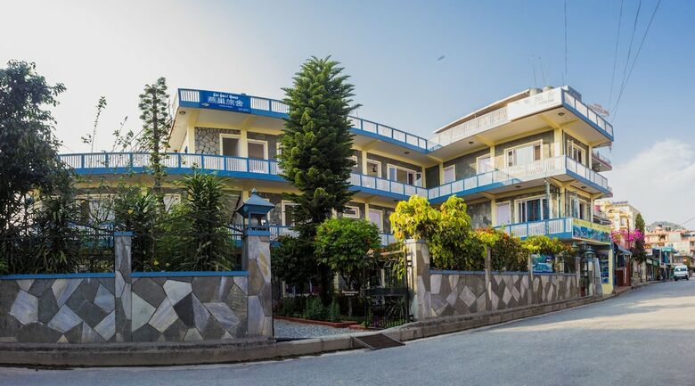 Hotel Giri Guest House