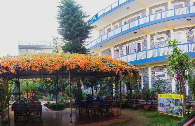 Hotel Giri Guest House