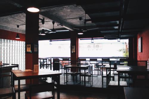 Henry's Hotel & Gastropub