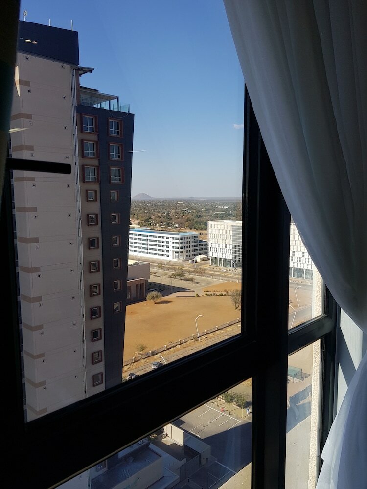 Hotel Apartments At Itowers Cbd Gaborone