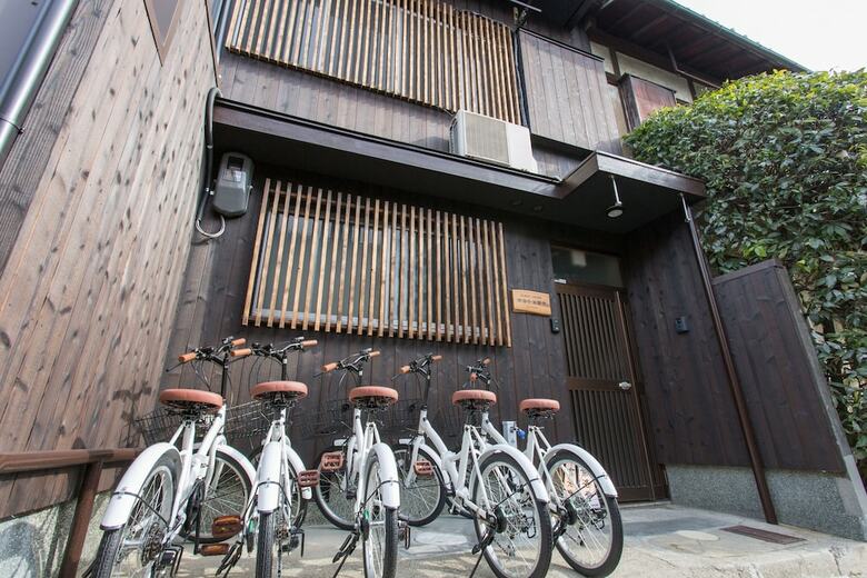 Hotel Guest House Kyorakuya Kinkakuji