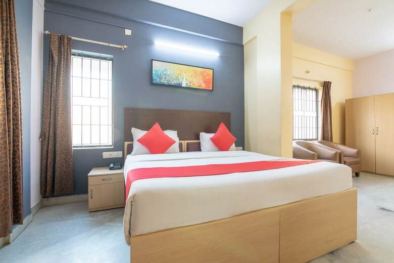 Hotel Oyo 5379 Crown White House