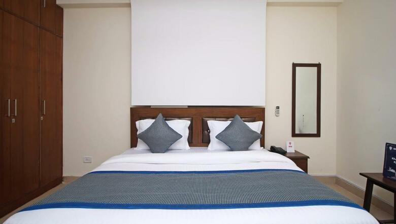 Hotel Oyo 9273 Surya Palace
