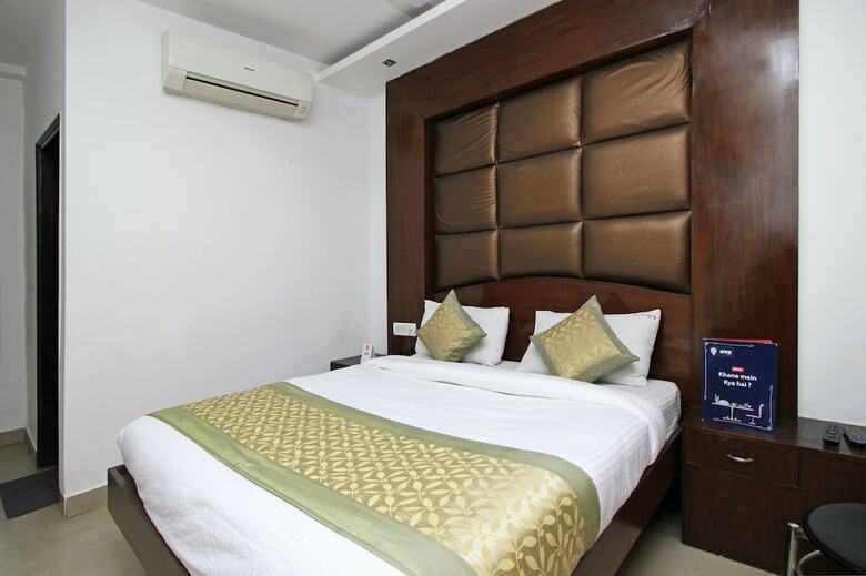 Oyo 8933 Hotel Cg International