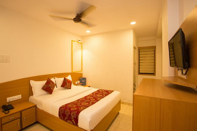 Oyo 8755 Hotel Red Palms