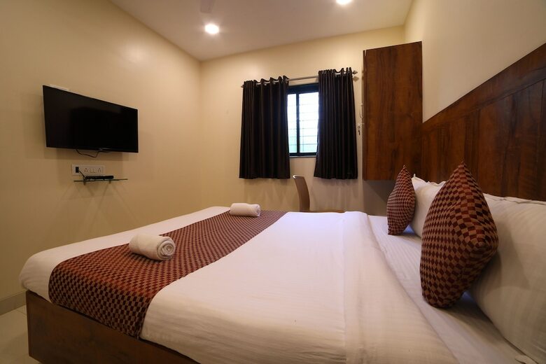 Hotel Oyo 8757 Prakash Inn