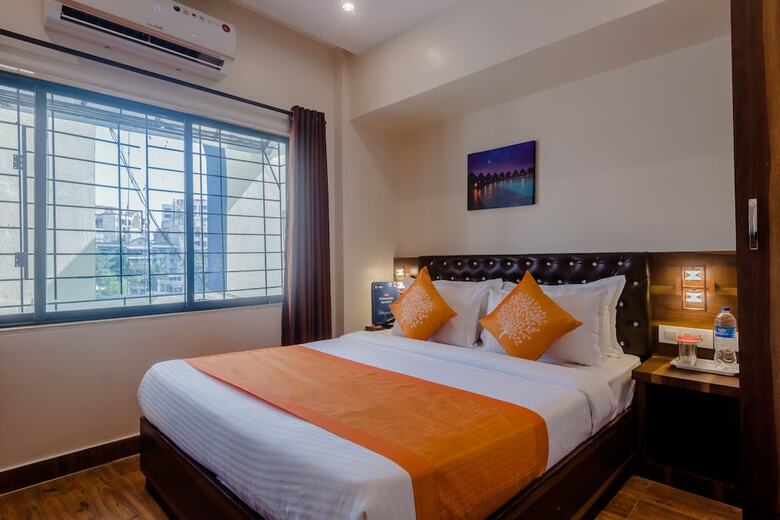 Oyo 10056 Hotel Elite