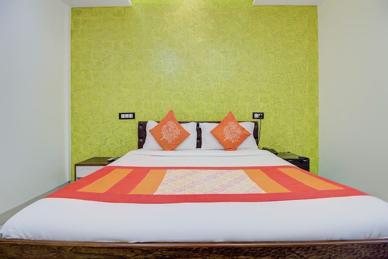 Oyo 9748 Hotel Girgaon Palace