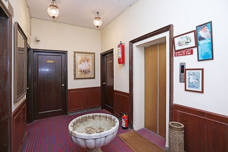 Oyo 1219 Hamilton Hotel