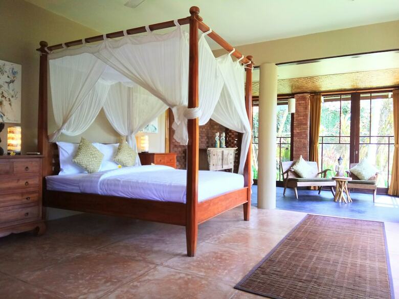 Bed & Breakfast Ubud Suites