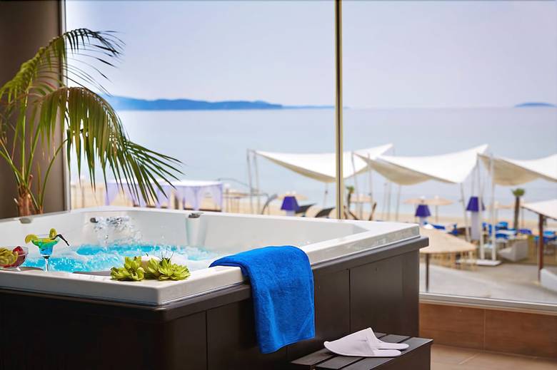 Hotel Blue Dream Palace Tripiti Resort