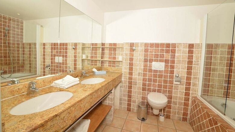 Hotel H�tel Les Flots Bleus