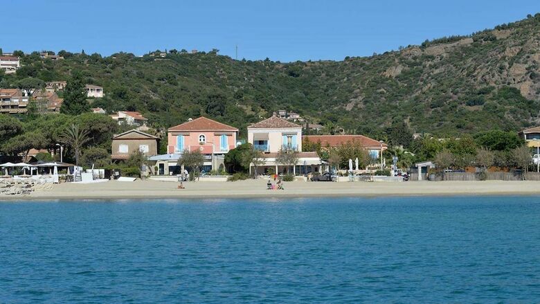 Hotel H�tel Les Flots Bleus