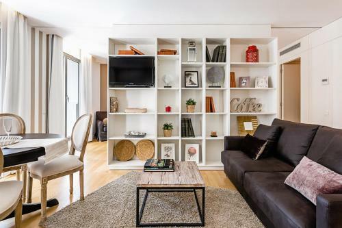 Apartamentos Urban District - Rambla Suites & Pool