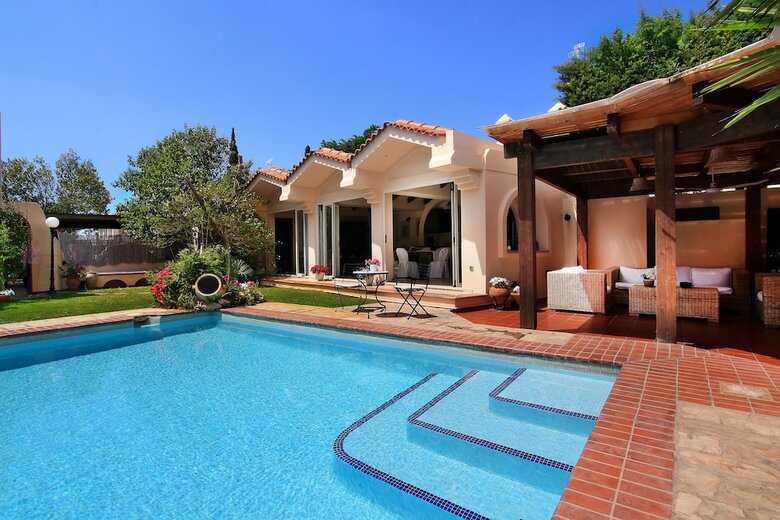 Villa Oasis Pool House