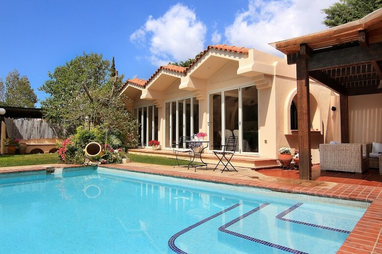 Villa Oasis Pool House