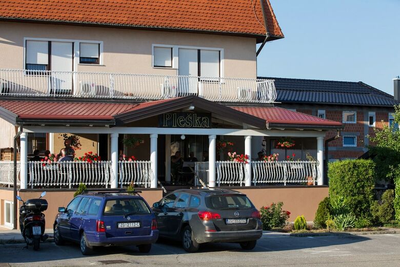 Hotel Rooms Ple?ka Zagreb Airport