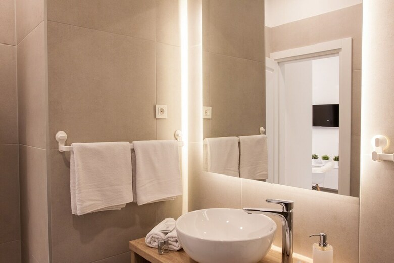 Tesla Boutique Apartments & Rooms