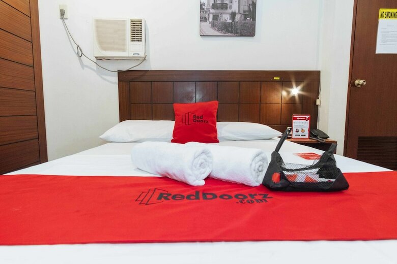 Hotel Reddoorz @ San Antonio Makati