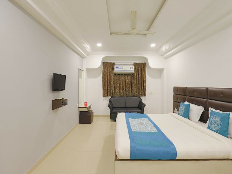 Hotel Oyo Flagship 321 Vastrapur Ahmedabad