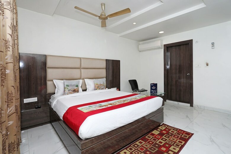 Oyo 10277 Hotel Delux Golden