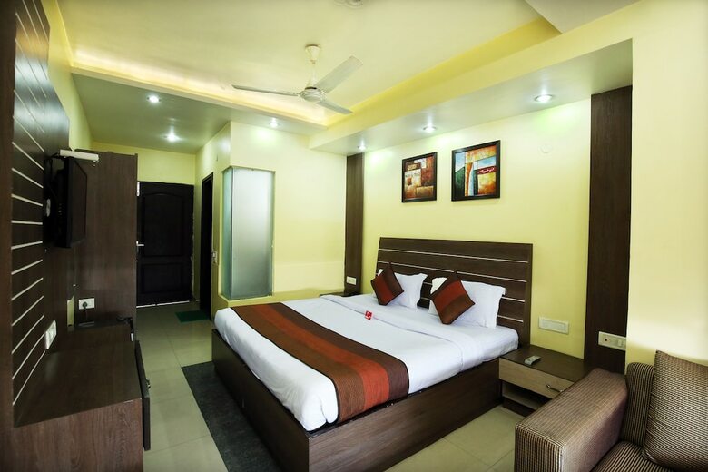 Oyo 1673 Hotel Mm Yellowuds